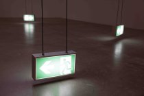 Deutsche Künstler Jan Hoeft gastiert mit seiner Ausstellung „Ausstellung „OKAY“ mit einem Ensemble von Notausgangsschildern vom 08.September bis 15. Oktober 2022 in der artothek Köln (&copy; Thomas Brill)