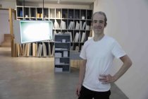 Deutsche Künstler Jan Hoeft gastiert mit seiner Ausstellung „Ausstellung „OKAY“ mit einem Ensemble von Notausgangsschildern vom 08.September bis 15. Oktober 2022 in der artothek Köln (&copy; Thomas Brill)