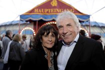 Kölner Mundartgruppe De Höhner präsentiert die Inszenierung "Funambola – Capriolen des Lebens" 2017 auf dem Zeltplatz/An der DesignPost in Köln-Deutz (© Thomas Brill)