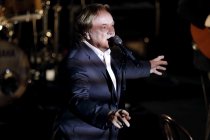 Deutscher Liedermacher Klaus Hoffmann gastiert auf seiner "Aquamarin"-Tour in der Kölner Philharmonie (© Thomas Brill)