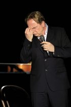 Deutscher Liedermacher Klaus Hoffmann gastiert auf seiner "Sehnsucht"-Tour im Theater am Tanzbrunnen Köln (&copy; Thomas Brill)