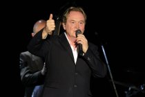 Deutscher Liedermacher Klaus Hoffmann gastiert auf seiner "Sehnsucht"-Tour im Theater am Tanzbrunnen Köln (&copy; Thomas Brill)