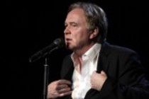 Berliner Liedermacher Klaus Hoffmann gastiert in Begleitung des deutschen Pianisten Hawo Bleich auf seiner "Als wenn es gar nichts wär"-Tour im Gloria Theater Köln (&copy; Thomas Brill)