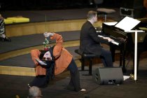 Mitglieder des Bundesjazzorchesters gastiert in Begleitung der WDR Big Band Köln unter der Leitung des deutschen Jazz-Saxophonisten Steffen Schorn und der Moderatorin Jana Forkel in der Kölner Philharmonie (&copy; Thomas Brill)