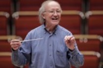 Schweizer Oboist Heinz Holliger leitet das Collegium Novum Zürich in Begleitung der deutschen Sopranistin Juliane Banse in der Philharmonie Köln (© Thomas Brill)