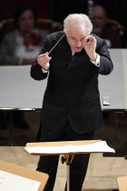 Österreichische Dirigenten Manfred Honeck leitet das WDR SinfonieorchesterAwdejewa in der Kölner Philharmonie
in  (© Thomas Brill)