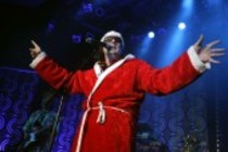 Deutsche Schlagersänger Guildo Horn gastiert mit seiner Band "Die orthopädischen Strümpfe" auf seiner Weihnachtstour im Gloria Theater Köln (© Thomas Brill)