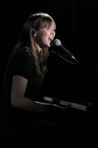 Schweizer Sängerin und Komponistin Sophie Hunger gastierte auf ihrer "Supermoon"-Tour im Gloria Theater Köln (© Thomas Brill)