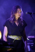 Schweizer Sängerin und Komponistin Sophie Hunger eröffnet die dreitägigen Sophie Hunger Festspiele ihrer "Molecules"-Tour im Gebäude 9 Köln (© Thomas Brill)