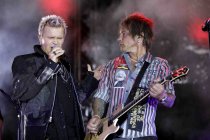 Britische Punk-Sänger Billy Idol gastiert auf seiner "Idol Live! 2018"-Tour Open Air am Tanzbrunnen Köln (© Thomas Brill)