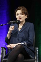 Die Professorin für Soziologie Eva Illouz, die deutsche Übersetzerin Sarah King sowie die Philosophin Svenja Flaßpöhler diskutieren über die Gründe "Warum Liebe endet?" im Klaus-von-Bismarck-Saal im Funkhaus Köln (&copy; Thomas Brill)