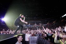 Amerikanische Indie-Rock-Band Imagine Dragons gastiert auf ihrer "Smoke and Mirrors"-Tour in der Arena Oberhausen (© Thomas Brill)