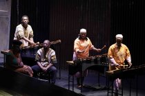 Südafrikanisches Gesangsensemble Isango Ensemble eröffnet mit Die Zauberflöte von Wolfgang Amadeus Mozart am 10. bis 14. Juli 2024 das 35. Kölner Sommerfestival in der Kölner Philharmonie (© Thomas Brill)