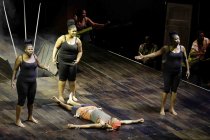 Südafrikanisches Gesangsensemble Isango Ensemble eröffnet mit Die Zauberflöte von Wolfgang Amadeus Mozart am 10. bis 14. Juli 2024 das 35. Kölner Sommerfestival in der Kölner Philharmonie (© Thomas Brill)