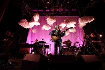 Amerikanischer Singer-Songwriter Sam Beam gastiert als Iron and Wine auf seiner "Beast Epic"-Tour im Gloria Theater Köln (© Thomas Brill)