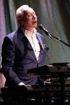 Britische Musiker Joe Jackson gastiert auf seiner "Four Decade"-Tour im Gloria Theater Köln (© Thomas Brill)