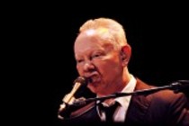 Britischer Musiker Joe Jackson gastiert mit Graham Maby und Dave Houghton auf seiner "Rain"-Tour im Gloria Theater Köln (© Thomas Brill)