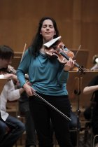 Deutsche Violinistin Sophia Jaffé gastiert in Begleitung des Rundfunk-Sinfonieorchester Berlin unter der Leitung des deutschen Dirigenten Marek Janowski in der Philharmonie Köln (© Thomas Brill)