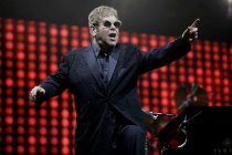 Britische Pop-Sänger Elton John gastierte mit seiner Band auf seiner "Wonderful Crazy Night"-Tour in der Lanxess-Arena Köln (© Thomas Brill)