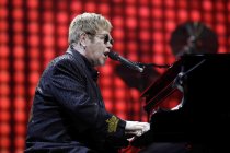 Britische Pop-Sänger Elton John gastierte mit seiner Band auf seiner "Wonderful Crazy Night"-Tour in der Lanxess-Arena Köln (© Thomas Brill)