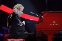 Britischer Pop-Sänger Elton John gastierte mit seiner Band auf seiner "The Red Piano"-Tour in der Lanxess-Arena Köln (&copy; Thomas Brill)