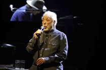 Walisischer Popsänger Tom Jones gastiert auf seiner "Come Gather Round"-Tour in der Lanxess Arena Köln (&copy; Thomas Brill)
