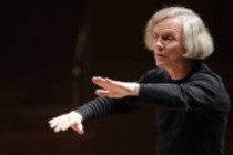 Deutscher Dirigent Konrad Junghänel leitet das Cantus Cölln in der Philharmonie Köln (© Thomas Brill)