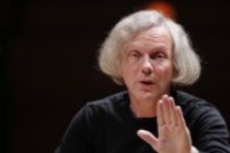 Deutscher Dirigent Konrad Junghänel leitet das Cantus Cölln in der Philharmonie Köln (© Thomas Brill)