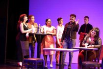 Sechzehn Jugendliche mit Migrationshintergrund führen das Musical "It’s a Jungle Out There" von und mit Planet Kultur im Depot 2 des Carlswerk Köln auf (© Thomas Brill)
