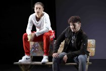 Sechzehn Jugendliche mit Migrationshintergrund führen das Musical "It’s a Jungle Out There" von und mit Planet Kultur im Depot 2 des Carlswerk Köln auf (© Thomas Brill)
