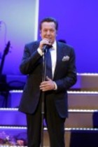 Deutscher Schlagersänger Roland Kaiser gastierte auf seiner "Atempause - Alles ist möglich"-Tour in der Lanxess-Arena Köln (© Thomas Brill)