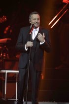 Deutscher Schlagersänger Roland Kaiser gastierte auf seiner "Auf den Kopf gestellt"-Tour in der Lanxess-Arena Köln (© Thomas Brill)