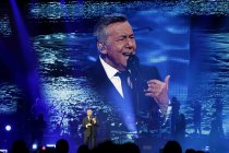 Deutscher Schlagersänger Roland Kaiser gastierte auf seiner "Perspektiven - Meine große Geburtstagstournee" in der Lanxess-Arena Köln (© Thomas Brill)