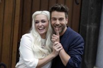 Deutsche Moderatoren Daniela Katzenberger und Eric Schroth präsentieren die „Traumhochzeit zum Schnäppchenpreis“ im Studio "diefarbenull" Köln (© Thomas Brill)