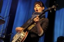 Norwegische Folk-Band Katzenjammer gastiert auf ihrer "A Kiss Before You Go"-Tour am Tanzbrunnen Köln (© Thomas Brill)