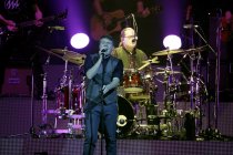 Mitglieder der irischen Musikgruppe The Kelly Family gastieren auf ihrer "We Got Love" in der Lanxess-Arena Köln (© Thomas Brill)