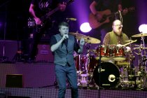 Mitglieder der irischen Musikgruppe The Kelly Family gastieren auf ihrer "We Got Love" in der Lanxess-Arena Köln (© Thomas Brill)