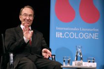 Britische Historiker Sir Ian Kershaw und der deutsche Schauspieler Bernt Hahn erzählen die Geschichte Europas im Rahmen der 19. lit.Cologne im Klaus-von-Bismarck-Saal Köln (© Thomas Brill)
