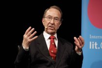 Britische Historiker Sir Ian Kershaw und der deutsche Schauspieler Bernt Hahn erzählen die Geschichte Europas im Rahmen der 19. lit.Cologne im Klaus-von-Bismarck-Saal Köln (© Thomas Brill)