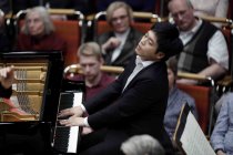Südkoreanische Pianist Sunwook Kim gastiert in Begleitung des Gürzenich-Orchester Köln unter der Leitung des deutsche Dirigenten Michael Sanderling in der Philharmonie Köln (© Thomas Brill)