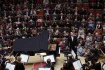 Südkoreanische Pianist Sunwook Kim gastiert in Begleitung des Gürzenich-Orchester Köln unter der Leitung des deutsche Dirigenten Michael Sanderling in der Philharmonie Köln (© Thomas Brill)