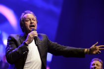 Britische Musiker Mark King gastiert bei der Night of the Proms 2013 in der Lanxess-Arena Köln (&copy; Thomas Brill)