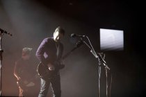 Amerikanische Familien-Rockband Kings of Leon gastiert auf ihrer "Walls"-Tour in der Lanxess-Arena Köln (© Thomas Brill)