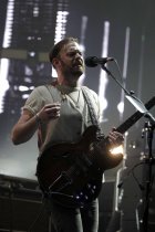 Amerikanische Familien-Rockband Kings of Leon gastiert auf ihrer "Come Around Sundown"-Tour in der Lanxess-Arena Köln (© Thomas Brill)