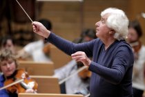 Russische Dirigent Dmitrij Kitajenko leitet das Grzenich-Orchester Kln bei der konzertanten Auffhrung der Oper "Jolanthe" (Koproduktion von Oper Kln und Grzenich-Orchester Kln) in der Philharmonie Kln (&copy; Thomas Brill)