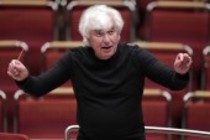 Russische Dirigent Dmitrij Kitajenko leitet das Gürzenich-Orchester Köln in der Philharmonie Köln (&copy; Thomas Brill)