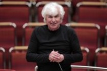 Russische Dirigent Dmitrij Kitajenko leitet das Gürzenich-Orchester Köln in der Philharmonie Köln (&copy; Thomas Brill)
