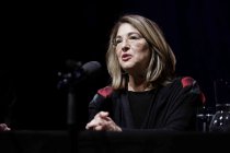 Kanadische Journalistin Naomi Klein und die deutsche Schauspielerin Christiane Paul lesen aus Naomi Kleins neuen Buch "Green New Deal“ im Rahmen der lit.COLOGNE 2020 im Klaus-von-Bismarck-Saal Köln (© Thomas Brill)