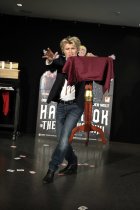 Niederländischer Magier und Illusionist Hans Klok gastiert mit seiner „The New Houdini“-Show am 14. Dezember 2015 in der Lanxess-Arena Köln (© Thomas Brill)