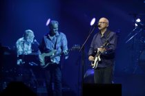 Schottische Gitarren-Legende Mark Knopfler gastiert auf seiner "Down the Road Wherever"-Tour in der Lanxess-Arena Köln (© Thomas Brill)